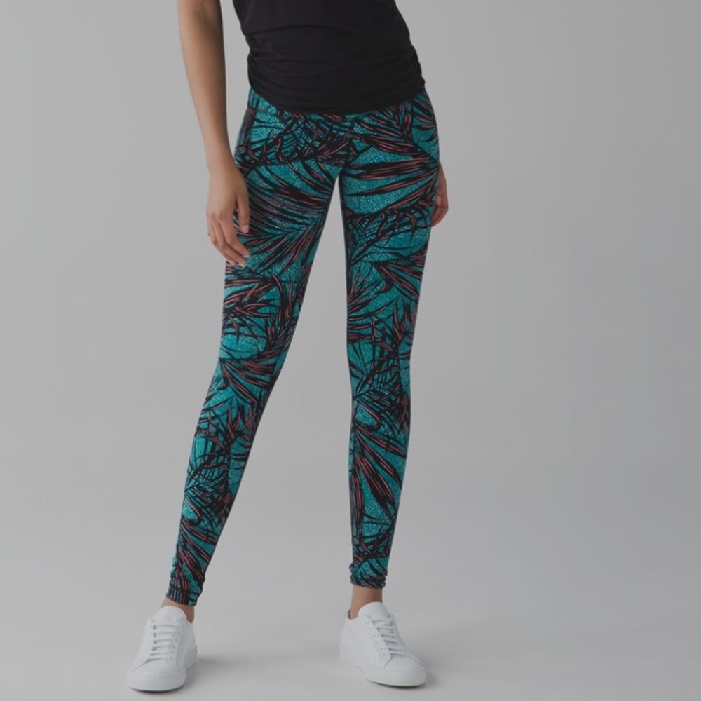 Lululemon, wunder under high rise, Palm Lace Tofino Teal Multi, size 2